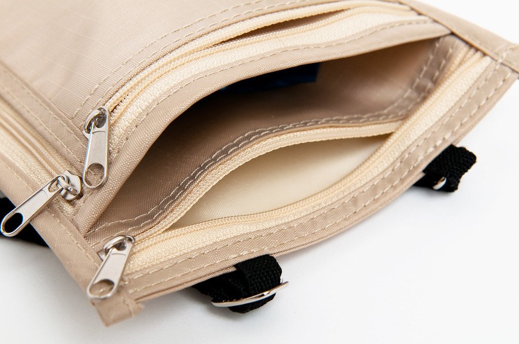 Hajj & Umrah Secure Side Bag & Neck Bag (Medium size) - Smile Europe Wholesale 